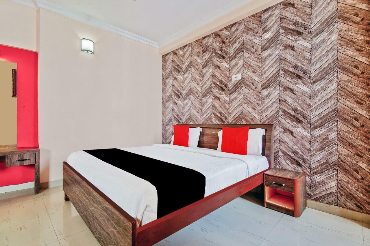 לקנאו Capital O 41962 Hotel Mandakini Continental מראה חיצוני תמונה