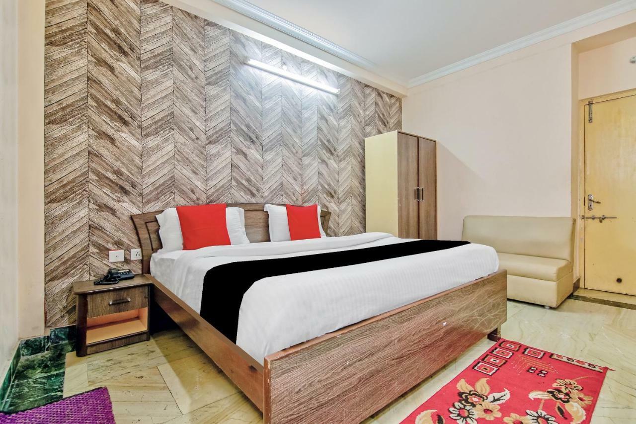 לקנאו Capital O 41962 Hotel Mandakini Continental מראה חיצוני תמונה