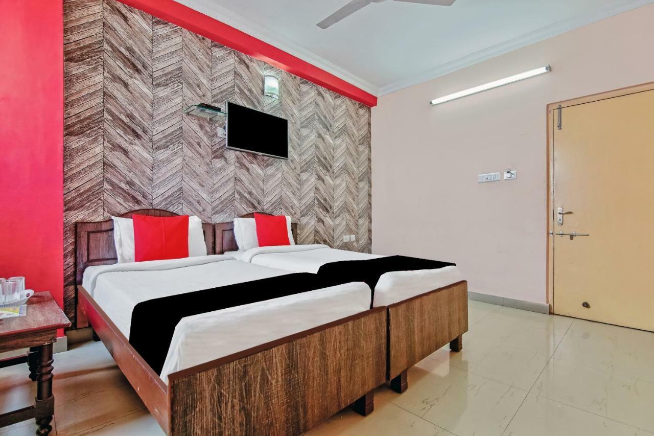 לקנאו Capital O 41962 Hotel Mandakini Continental מראה חיצוני תמונה